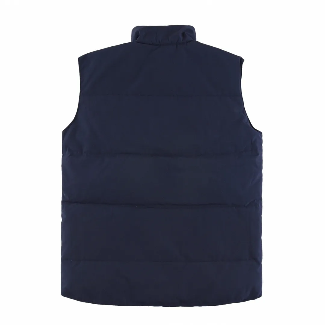 P320 Canada Goose Canada Goose #Freestyle Crew 4154M men's and women's vest down# ➖ Genuine synchronous anti-counterfeiting chip sensor! ➖ Imported Behringer embroidery machine to customize 10,000-needle embroidery logo! ➖ Imported 21-count polyester-cotton blended original fabric, using Feather-Light 10D waterproof coating fabric, made of 84.5% polyester fiber and 15.5% cotton, 100% the best feel in the entire network! ➖ The genuine official website uses the national standard 80 white duck down, and will never be misled by false claims such as 90 down or goose down! ➖ 100% nylon nylon lining with double double-layer sealing design to prevent velvet from running away. Top-grade polar fleece is used in the collar and pockets to keep warm and comfortable! ➖ Yoshida YKK provides original custom-made electroplated sliders. YKK two-way lockable zippers are tight and smooth and will not peel off paint! ➖ 3M composite original Velcro is durable, and all accessories and hardware are disassembled and customized!  SIZE: XS S M L XL XXL [Attached: Size chart]